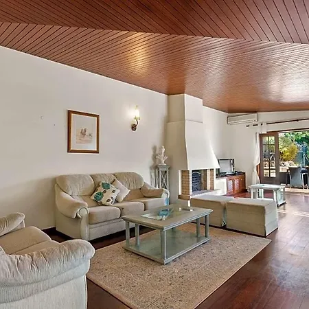 Villa Sleeps 8 With Pool And Air Con *