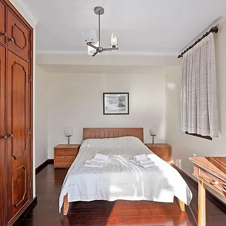 Sleeps 8 With Pool And Air Con Villa