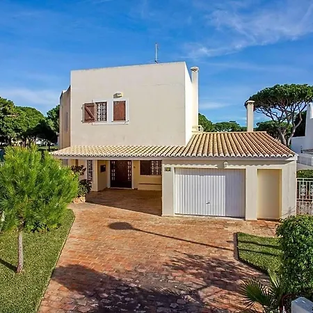 Villa Sleeps 8 With Pool And Air Con