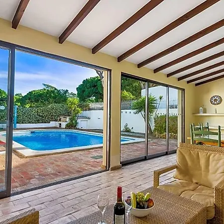 Sleeps 8 With Pool And Air Con Villa