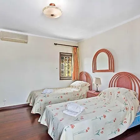 Sleeps 8 With Pool And Air Con Villa