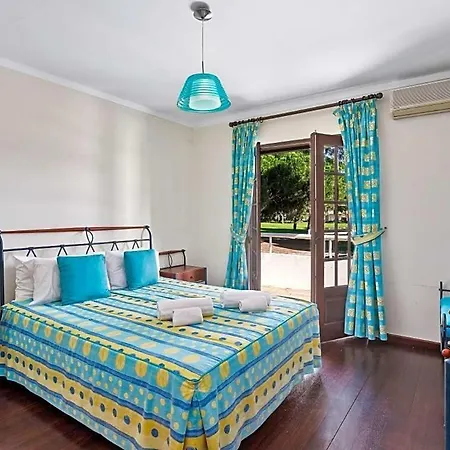 Sleeps 8 With Pool And Air Con كافاكوس